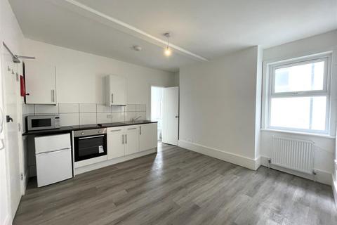 Studio to rent, St James's Street