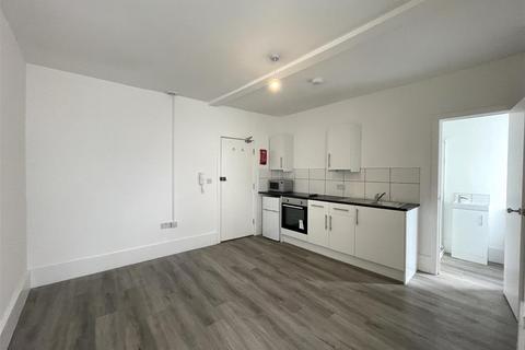 Studio to rent, St James's Street