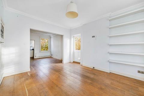 3 bedroom flat for sale, Brent Road, `The Butts`, Brentford