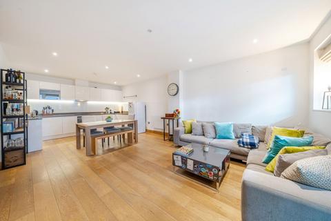 3 bedroom flat for sale, Sycamore Court, Royal Oak Yard, SE1