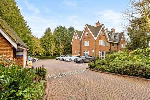 Flat 10, Oakhurst Court, 4 Hayes Lane, Kenley, CR8 5GZ