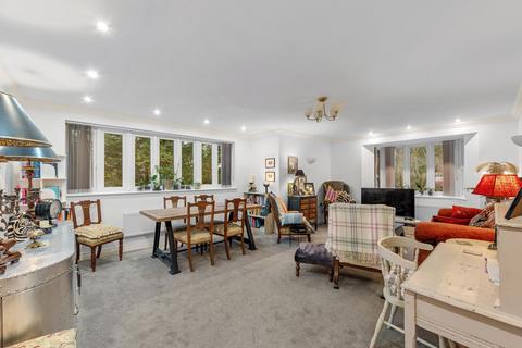 Flat 10, Oakhurst Court, 4 Hayes Lane, Kenley, CR8 5GZ
