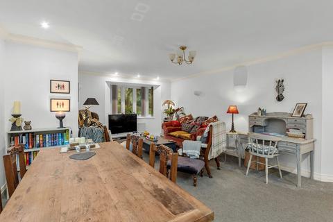 Flat 10, Oakhurst Court, 4 Hayes Lane, Kenley, CR8 5GZ