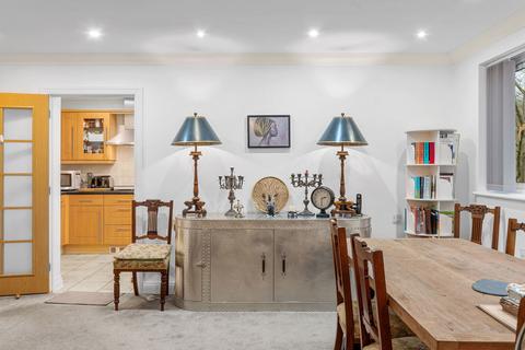 Flat 10, Oakhurst Court, 4 Hayes Lane, Kenley, CR8 5GZ
