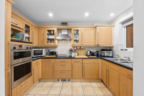 Flat 10, Oakhurst Court, 4 Hayes Lane, Kenley, CR8 5GZ