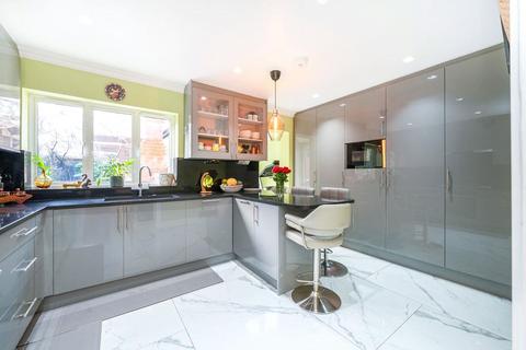 4 bedroom semi-detached house for sale, Courtlands Drive, Hertfordshire WD17