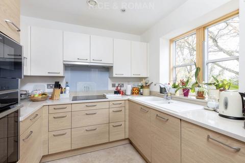 2 bedroom retirement property for sale, Oatlands Drive, Weybridge KT13