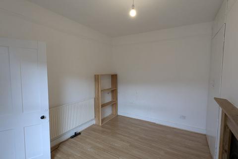 4 bedroom terraced house to rent, Cowper Street, Luton LU1