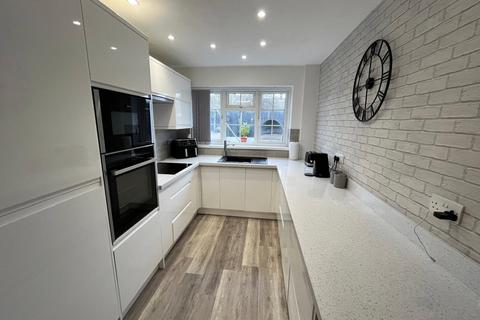 4 bedroom semi-detached house for sale, Winchester Avenue, Walderslade, Kent, ME5