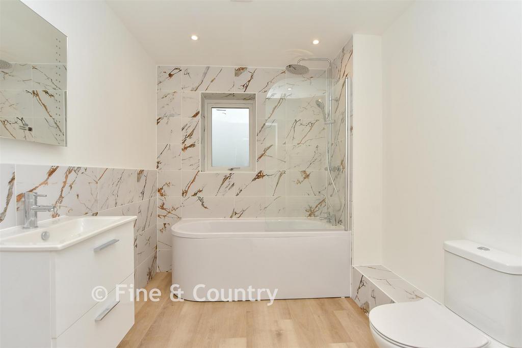 En-Suite Bathroom