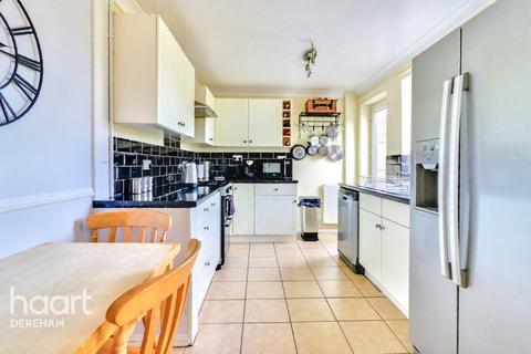 2 Canons Close, Dereham, NR19 1SN