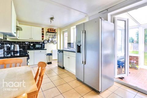 2 Canons Close, Dereham, NR19 1SN
