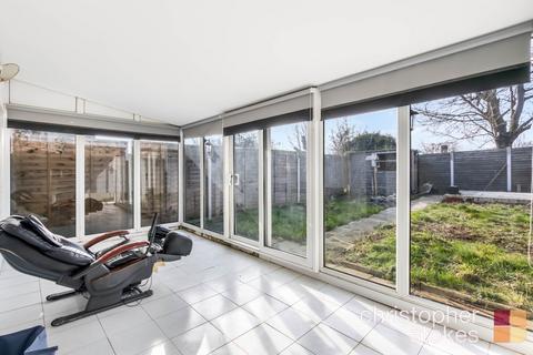 18 Saffron Close, Hoddesdon, EN11 8QZ