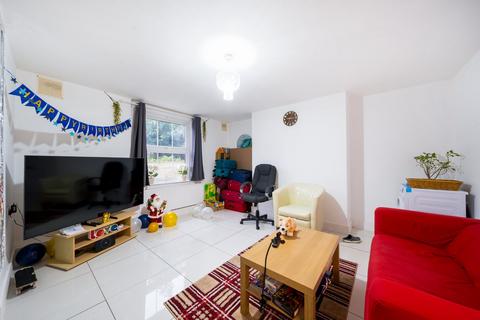 2 bedroom apartment for sale, Woodhill, London