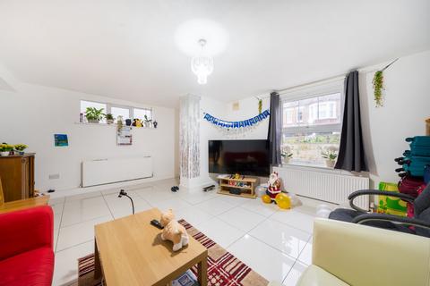 2 bedroom apartment for sale, Woodhill, London