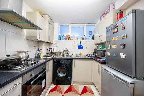 2 bedroom apartment for sale, Woodhill, London