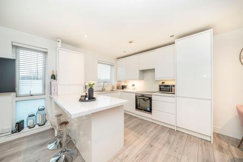 2 bedroom apartment for sale, Eltham Road, London, SE9