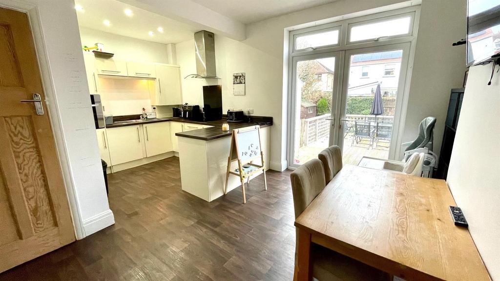 Open plan kitchen/dining area