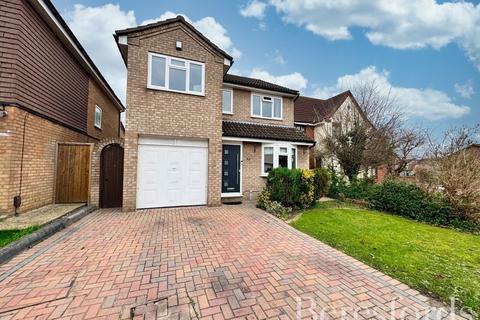 5 bedroom detached house for sale, Ilfracombe Crescent, Hornchurch, RM12