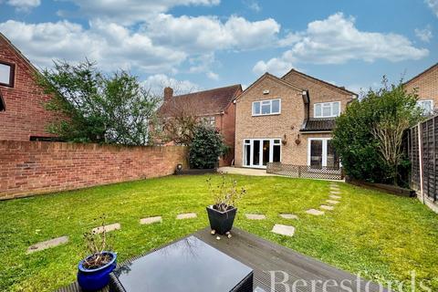 5 bedroom detached house for sale, Ilfracombe Crescent, Hornchurch, RM12