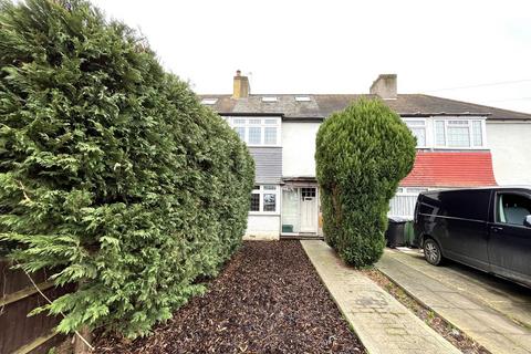 Gilders Road, Chessington, Surrey. KT9 2EB