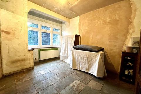 3 bedroom terraced house for sale, Gilders Road, Chessington, Surrey. KT9 2EB