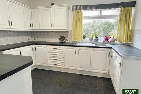 3 bedroom detached house for sale, Windmill Lane, Castlecroft