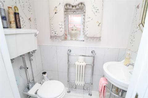 4 bedroom semi-detached house for sale, Kensington Way, Worksop S81