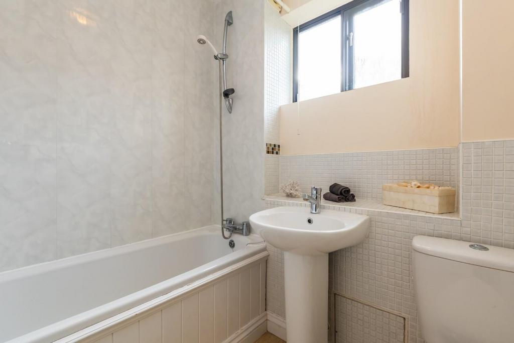 BATHROOMS-3.jpg