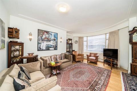 2 bedroom flat for sale, Hallam Street, London W1W