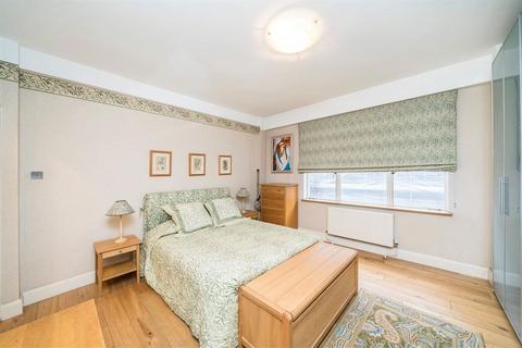 2 bedroom flat for sale, Hallam Street, London W1W