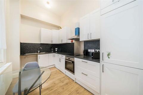 Studio to rent, Queen's Gate, London SW7