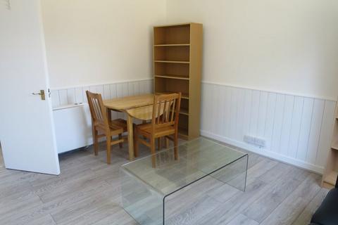 2 bedroom flat to rent, Pembroke Court