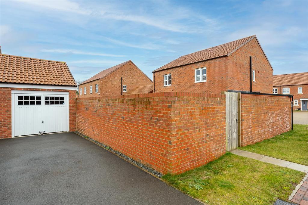 Driveway/garage