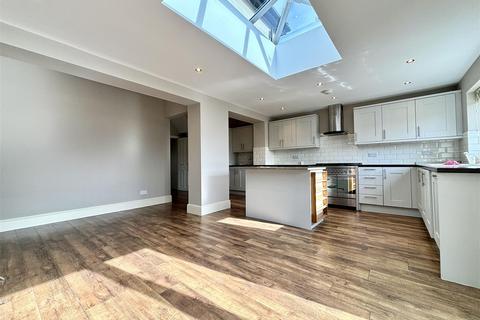 3 bedroom semi-detached house to rent, Stonecroft Road, Sheffield