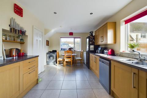 3 bedroom semi-detached house for sale, Woodhill Avenue, Calne SN11