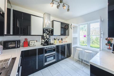 3 John Alder Close, Chiseldon, Swindon, SN4 0JL