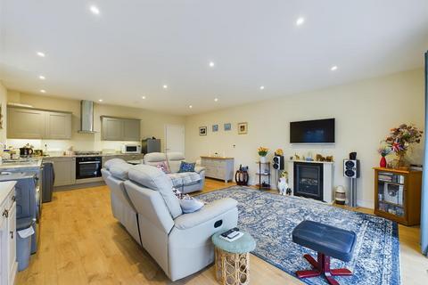 11 Bryans Close Road, Calne, SN11 9AA