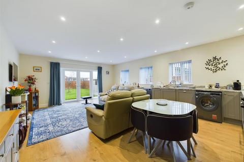 11 Bryans Close Road, Calne, SN11 9AA