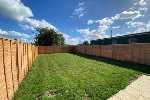 11 Bryans Close Road, Calne, SN11 9AA
