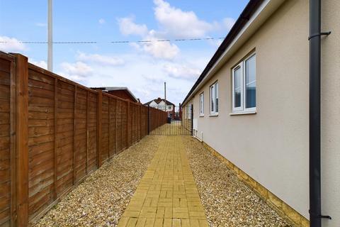 11 Bryans Close Road, Calne, SN11 9AA