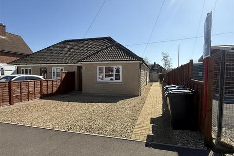 11 Bryans Close Road, Calne, SN11 9AA