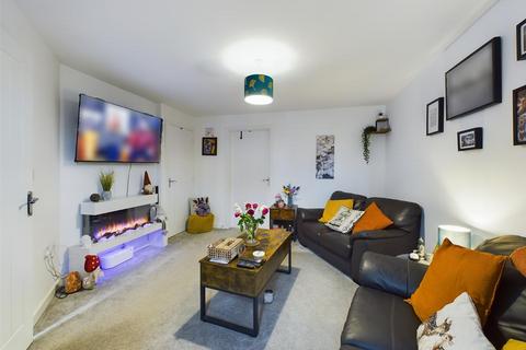 3 bedroom semi-detached house for sale, Henly Avenue, Calne SN11