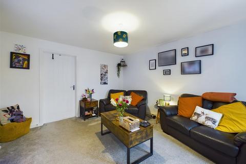 3 bedroom semi-detached house for sale, Henly Avenue, Calne SN11