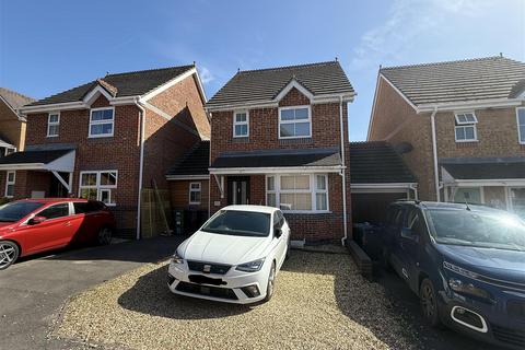 4 bedroom detached house for sale, Westerham Walk, Calne SN11