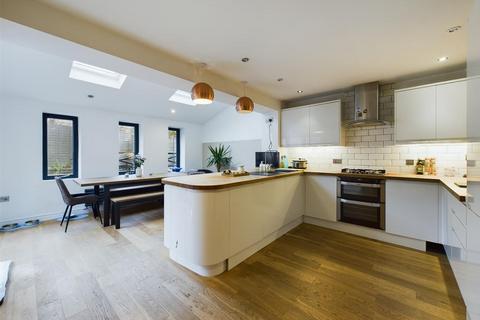 4 bedroom detached house for sale, Westerham Walk, Calne SN11