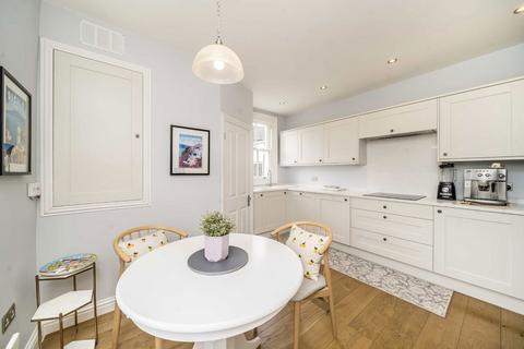 4 bedroom flat for sale, Quinton Street, London SW18