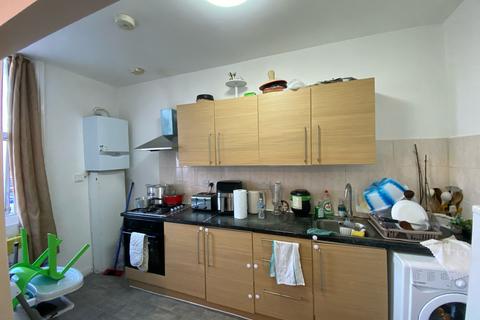 2 bedroom flat for sale, High Street, London NW10