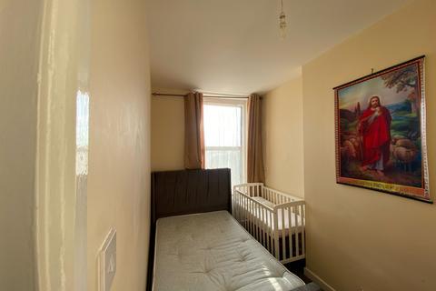 2 bedroom flat for sale, High Street, London NW10