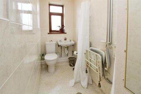 18 Bartle Place, Bradford, BD7 4PX